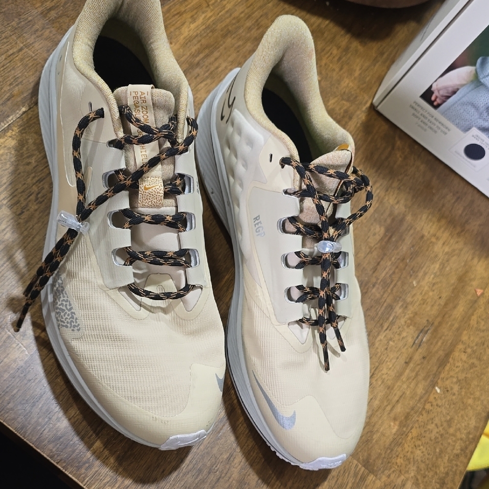 Nike Men's Beige Running Shoes